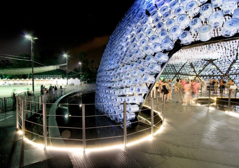 lantern-pavilion-made-from-recycled-water-bottles-designboom-20